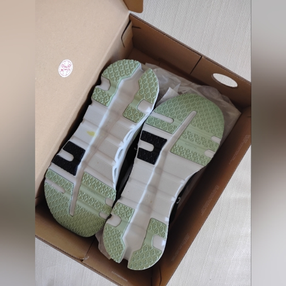On Running Shadow | Lima Women's Cloudrunner 2 Wide - Picture 6 of 9